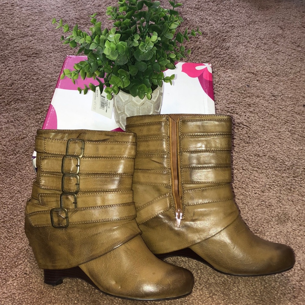 💥Wedge Boot - Not Rated